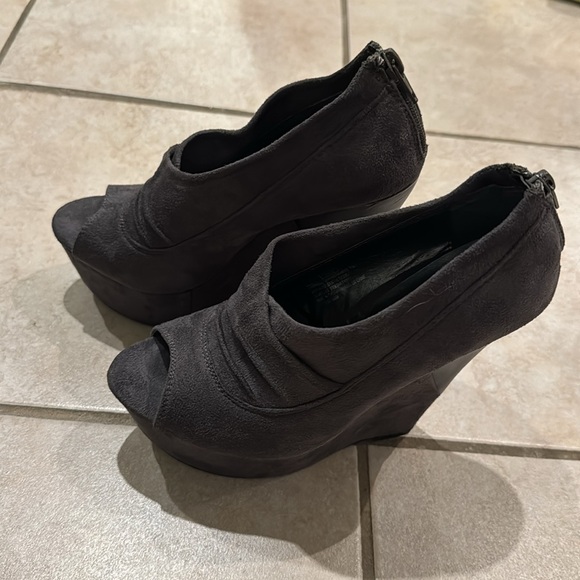 Platform heels - Picture 2 of 2